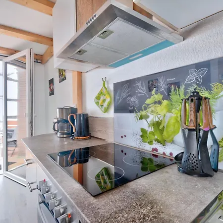 Born 2 By Interhome *